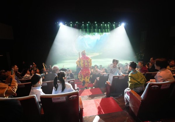 玖富配资 火热而有序 各地多措并举护文明安全旅游