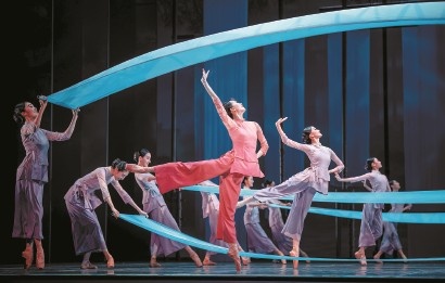 宝贷配资 从笔尖到足尖，“百合花”又绽放