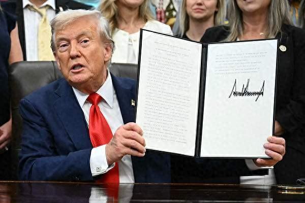 华楚新起点 特朗普关税被判非法：专家称“印度肯定在庆祝”，贝森特都怕美国“遭报复”